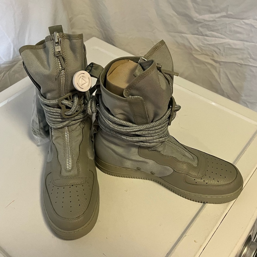 Nike SF Air Force 1 High Sage. Men’s 13. New In Box.